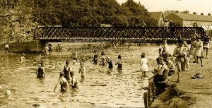 Bathing at Ruislip Lido