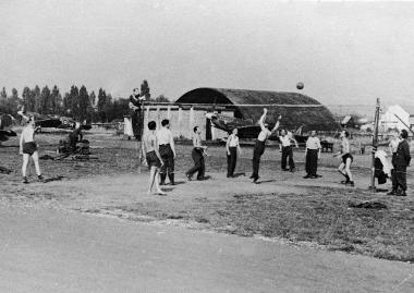 Off duty Polish airmen